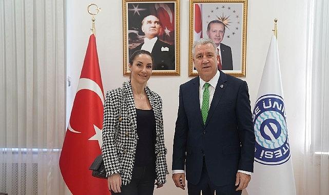 Türkiye’nin alanında uzman pek çok akademisyenini bünyesinde barındıran Ege Üniversitesi,