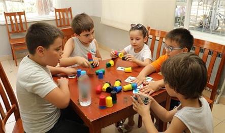 Burhaniye Belediyesi Gençlik Merkezi’nde ilkokul ve ortaokul öğrencileri için “Yaz
