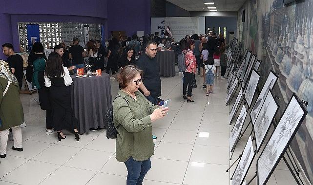 Büyükşehir Konservatuvarı’nın Gebze Resim Bölümü Sergisi büyük ilgi gördü. Öğrencilerinin