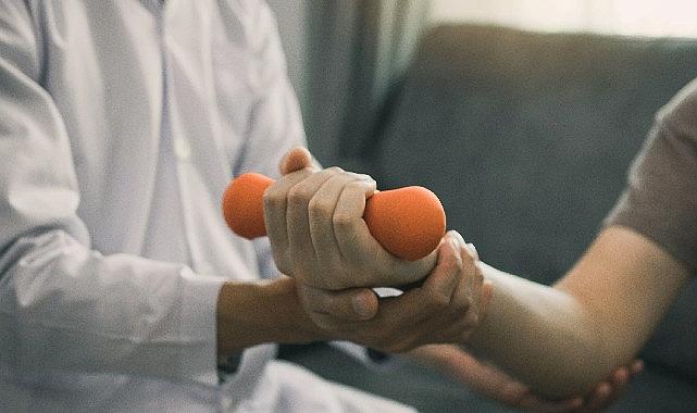 Toplumda çok bilinmeyen bir sorun olan Myastenia gravis aslında ciddi