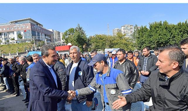 Çukurova Belediye Başkanı Soner Çetin, bayram öncesi çalışanlarına deprem tazminatı