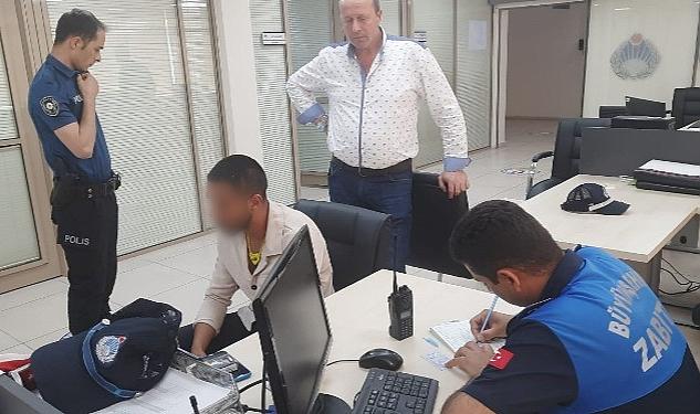 Büyükşehir Zabıtası, Cumhuriyet Bulvarı’nda ‘Askere gideceğim’ diyerek para dilenen duygu