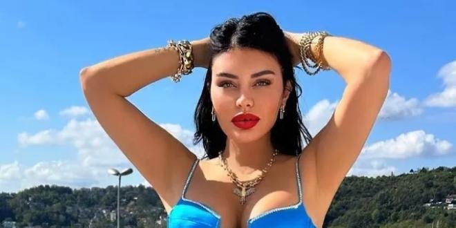 'Hazmedemeyenlere Soda', 'Hava Çok Sıcak', 'Çıngıraklı' gibi beğenilen şarkılara imzasını atan