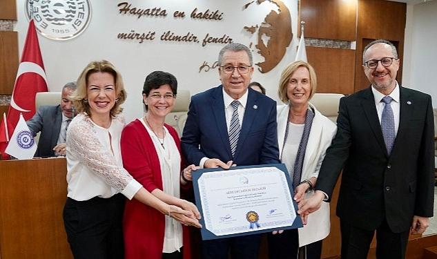 Tam akredite, araştırma üniversitesi etiketine sahip olan Ege Üniversitesinde akademik