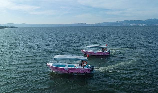 İzmir Büyükşehir Belediyesi’nin şirketlerinden İzDoğa’nın başlattığı “Flamingo Yolu” turuna ilgi