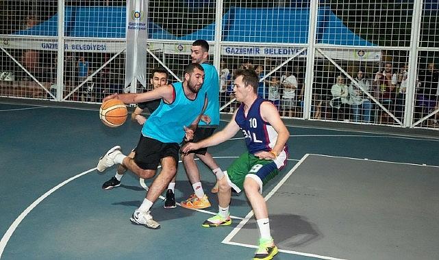 Gaziemir Belediyesi’nin düzenlediği FIBA’ya kayıtlı 3x3 Streetball Turnuvası’nda 160 sporcu,