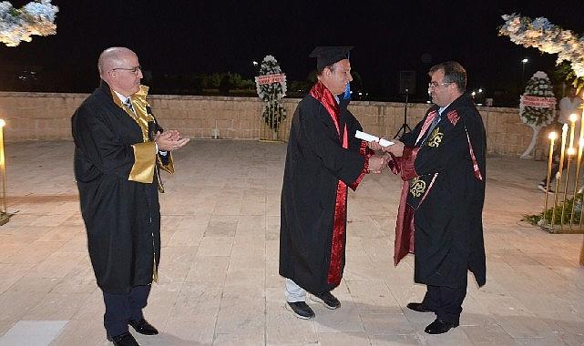 Şanlıurfa’da yaşayan 63 yaşındaki Kemal Büyükkırcalı’nın okuma ve öğrenme azmi