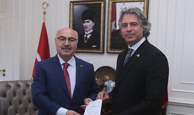Türk Kızılay İzmir Şube Başkanı Kerem Baykalmış; İzmir İl Yöneticisi