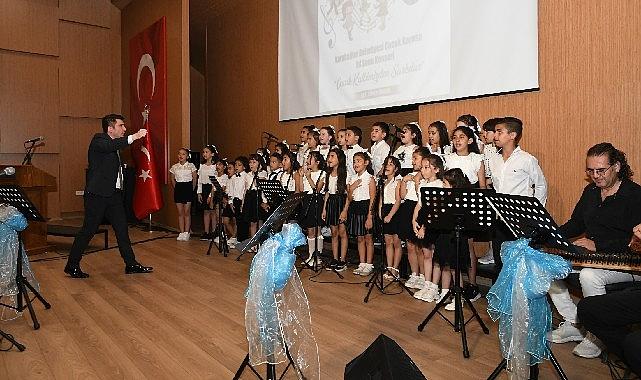 Karabağlar Belediyesi bünyesinde oluşturulan Çocuk Korosu ilk konserini Yıldız Kenter