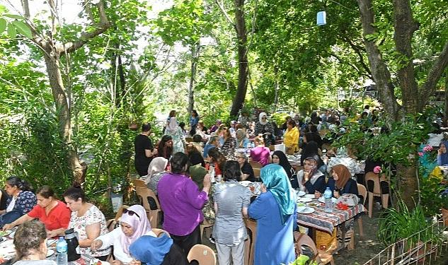 Karabağlar Belediyesi'nin semt merkezlerindeki kurslara katılarak hobi ve meslek sahibi