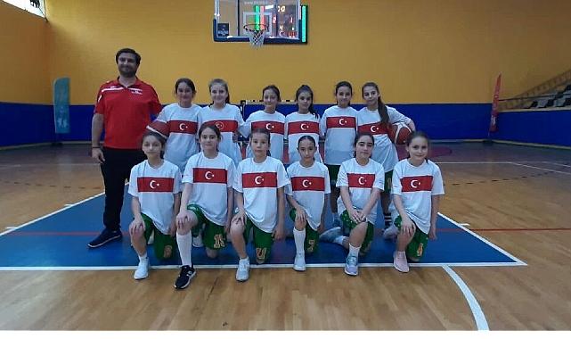 Kınık Belediyesi Spor Kulübü’ne bağlı, Kız Basketbol Takımı; ilk kez
