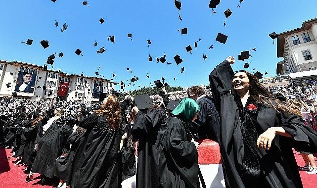 Koç Üniversitesi’nin “29. Lisans ve Lisansüstü Mezuniyet Töreni” Rumelifeneri Kampüsü’nde gerçekleştirildi.