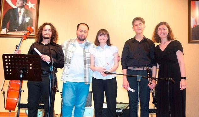 Büyükşehir Belediye Konservatuvarı Müzik Bölümünde eğitim alan 54 öğrenci için