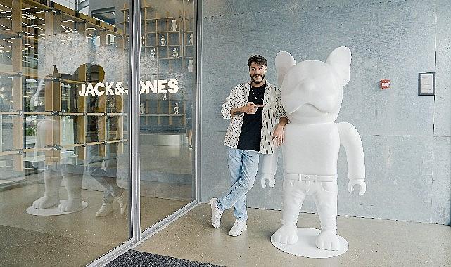 Dünyaca ünlü Danimarka markası Jack&Jones’un marka elçisi Kubilay Aka geçtiğimiz