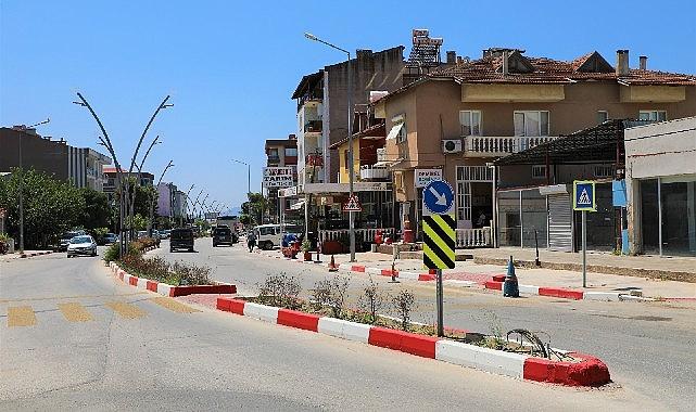 Menderes Belediyesi tarafından ilçede ki bordür ve kaldırımlarda boyama çalışması