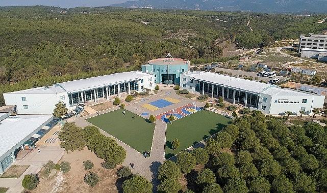 Dokuz Eylül Üniversitesi’ne(DEÜ) bağlı Özel 75. Yıl Eğitim Kurumları’nda eğitim