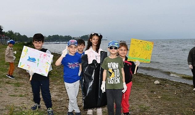 İznik Belediyesi’nin Çevre Haftası sebebiyle düzenlediği etkinliklerin ikinci gününde minikler