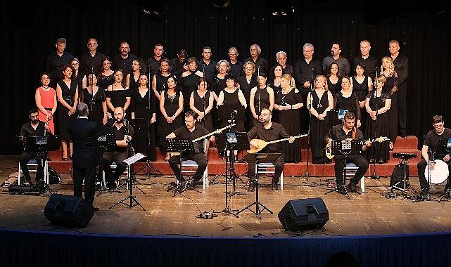 Narlıdere Belediyesi’nin açtığı sanat kurslarına katılan kursiyerlerden oluşan Narlıdere Dostlar