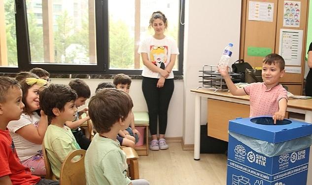 İklim krizi ve çevre sorunlarına duyarlılık göstererek, özellikle çocuklara çevre