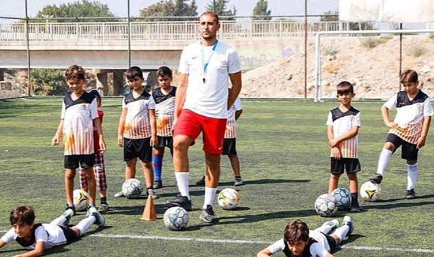 Seferihisar Belediyesi düzenleyeceği yaz okuluyla, 5-14 yaş aralığındaki çocuklara 11