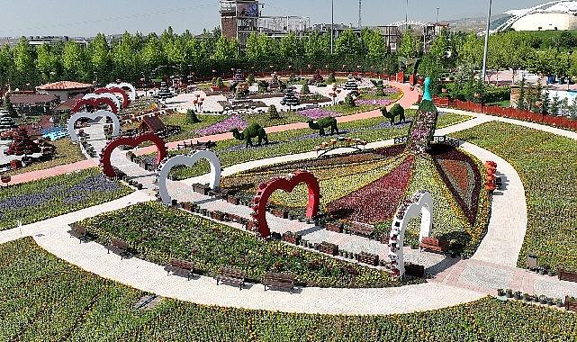  Selçuklu’nun gözde ziyaret mekanlarından biri olan Selçuklu Çiçek Bahçesi 27 tür,