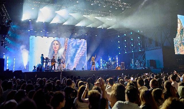 Büyüleyici sesi, eşsiz sahne performansıyla Sertab Erener, Türkiye’nin sahnesi Turkcell