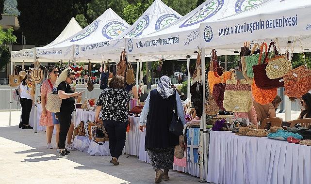 Muğla Büyükşehir Belediyesinin kadın atölyelerinde üretilen ürünler Büyükşehir Belediye Başkanı
