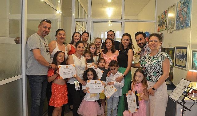 Sanatçı ve eğitimci Alev Akın’ın İzmir’de kurduğu Ütopya bilim/sanat danışmanlığı