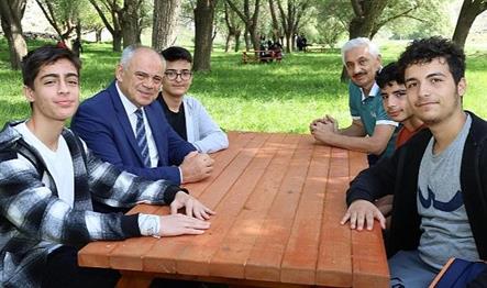 İsmet Mahallesi Oğlakçı Yaylasına giderek yapılan çalışmalarda incelemelerde bulunan Başkan
