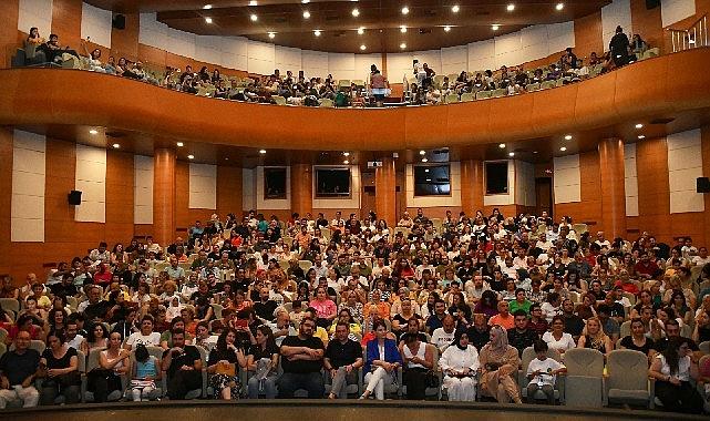 Mersin Yenişehir Belediyesi, sevilen oyuncular Tuğçe Karabayır ve Erkan Karadeniz’in