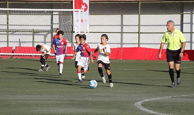 Her yıl düzenlenen çeşitli spor kurslarıyla binlerce kişiyi bir araya
