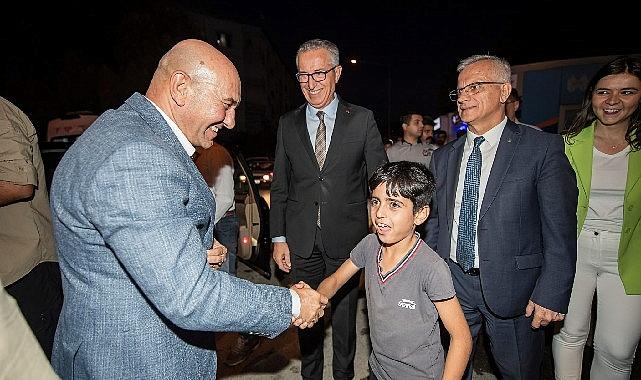 İzmir Büyükşehir Belediye Başkanı Tunç Soyer, Gaziemir Sarnıç Cumhuriyet Meydanı’nın