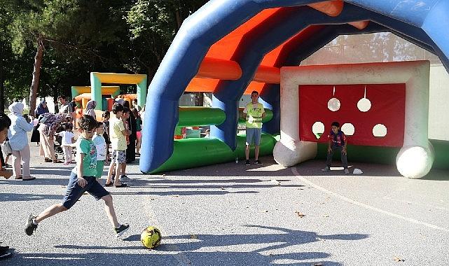 Büyükşehir’in düzenlendiği “Bizim Sokakta Şenlik Var” etkinlikleri çocukların ve ailelerin