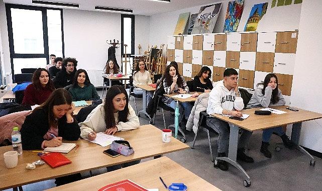 Çankaya Belediyesi Destek Eğitim Merkezlerinde tamamen ücretsiz olarak verilen YKS’ye