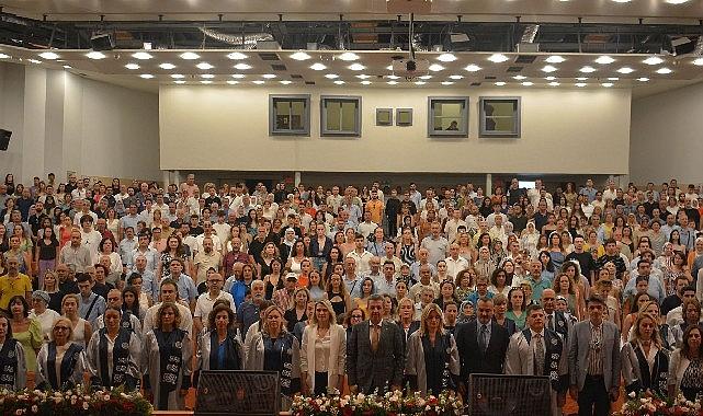 Konuşmasında genç meslektaşlarına seslenen Dekan Prof. Dr. Nazan Ersin “Sevgili