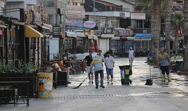 Didim Belediyesi Temizlik İşleri Müdürlüğü ekipleri, sabahın ilk saatlerinde Altınkum