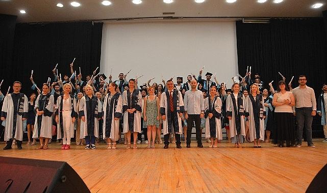 Ege Üniversitesi İletişim Fakültesinin 2022- 2023 Eğitim Öğretim Dönemi Mezuniyet Töreninde, Sinan