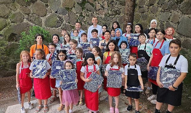 Gölcük Belediyesi’nin açtığı GÖLMEK pastacılık kurslarında katılan gençler, birbirinden güzel