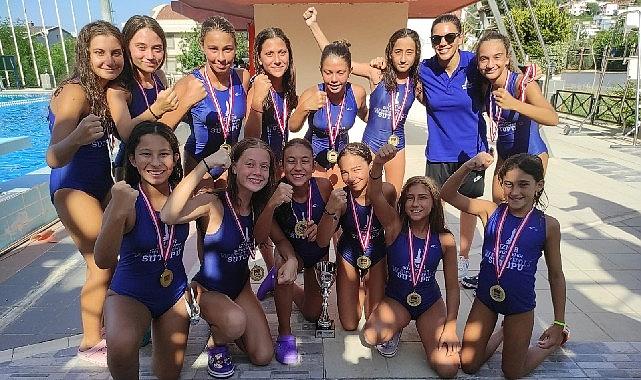 İzmir'de düzenlenen Sutopu U13 Erkekler ve Kızlar Türkiye Şampiyonası'nda İzmir