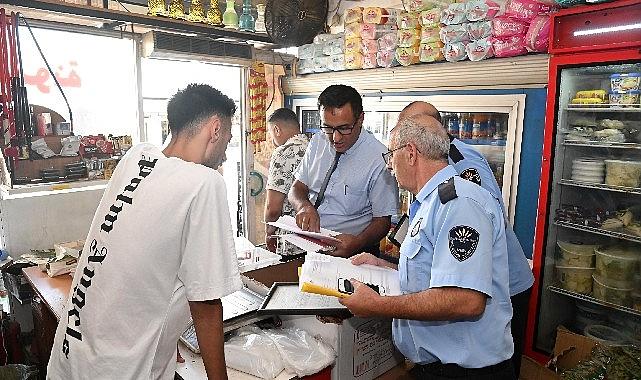 Çalışmalarını aralıksız sürdüren Karabağlar Belediyesi Zabıta Müdürlüğü ve Ruhsat Müdürlüğü