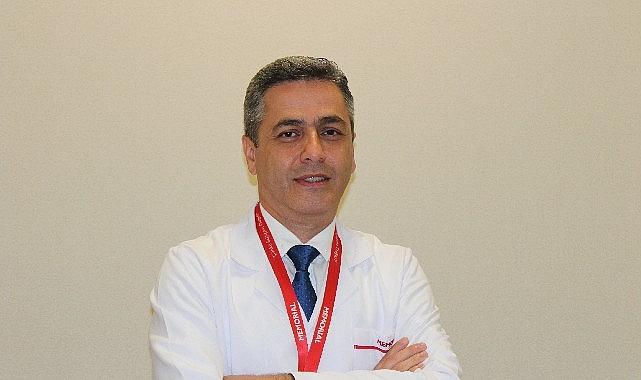 Ayak tırnağı mantarı nemli, sıcak ve karanlık alanlarda büyümeyi seviyor.