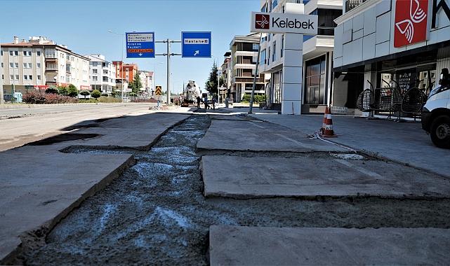 Karayolları Bölge Müdürlüğü tarafından sıcak asfalt yenileme çalışmalarının sürdüğü Zübeyde