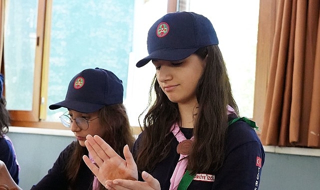 Depremzede öğrencilere yönelik Türkiye İzcilik Federasyonu tarafından düzenlenen ‘Asrın Dayanışması