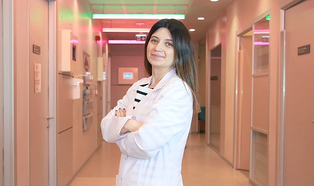 Anne çocuk arasındaki ilişkide en önemli noktanın bağlanma olduğunu belirten