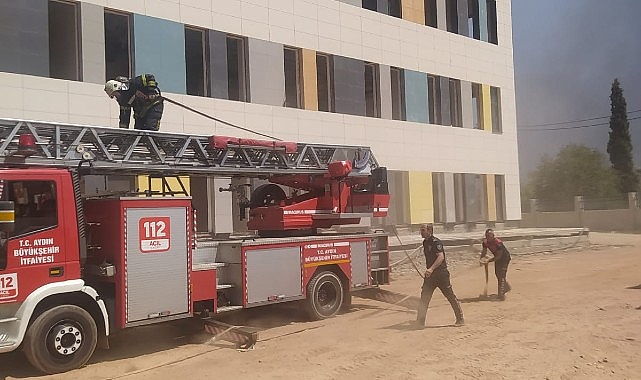 Aydın’ın “Ateş Savaşçıları”, inşaatı devam eden Şehir Hastanesi’nin çatısında çıkan