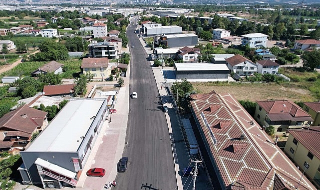 Büyükşehir tarafından Başiskele Kullar Caddesi’nde ömrünü tamamlayarak deformasyonların meydana geldiği