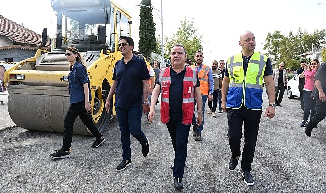 Antalya Büyükşehir Belediye Başkanı Muhittin Böcek, Döşemealtı İlçesi Atatürk Caddesi’nde