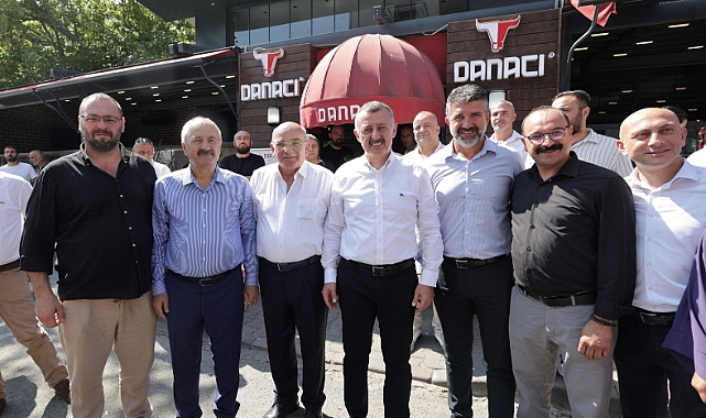 Gebze esnafıyla kahvaltıda bir araya gelen Başkan Büyükakın, “Bize düşen,