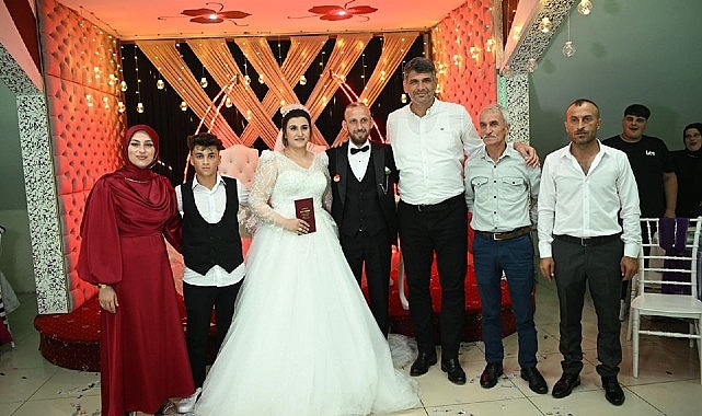 Kartepe Belediye Başkanı Av.M.Mustafa Kocaman, hemşehrilerinin en mutlu günlerinde yanlarında