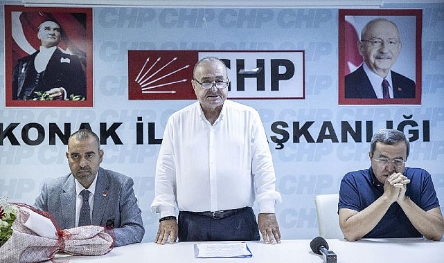CHP Konak İlçe Başkanlığı devir teslim törenine katılan Başkan Batur,